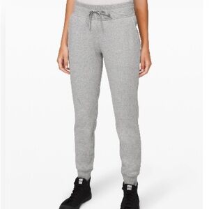 Lululemon Women’s Warm Down Jogger Size 8 Heathered Core Light Grey